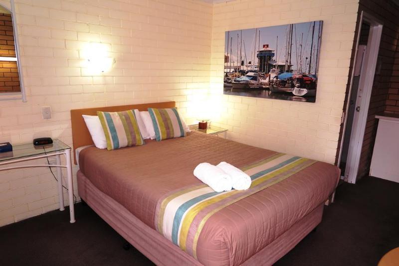 Twin Pines Motel Mooloolaba Exterior photo